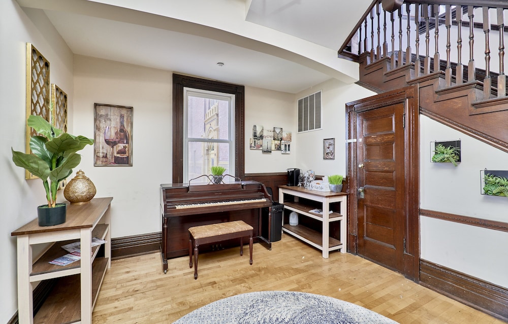 white house at grand central