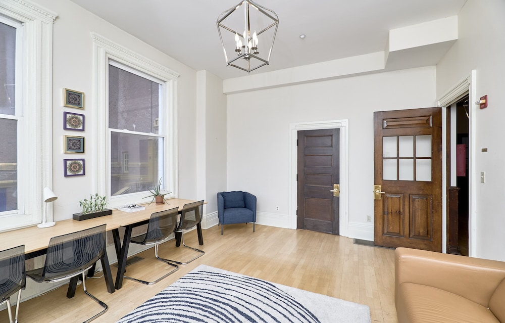 white house at grand central