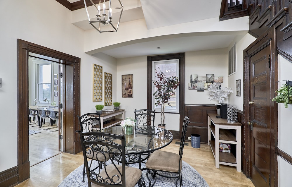 white house at grand central