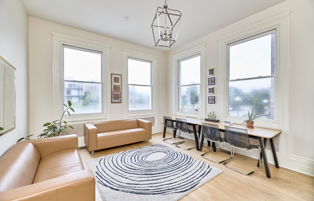 white house at grand central