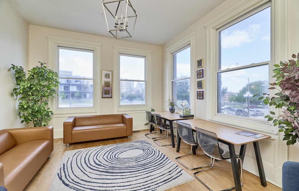 white house at grand central