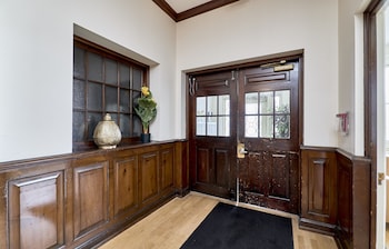 white house at grand central