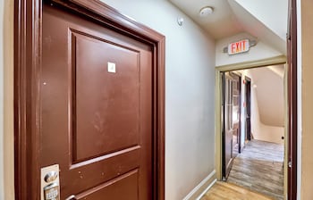 white house at grand central