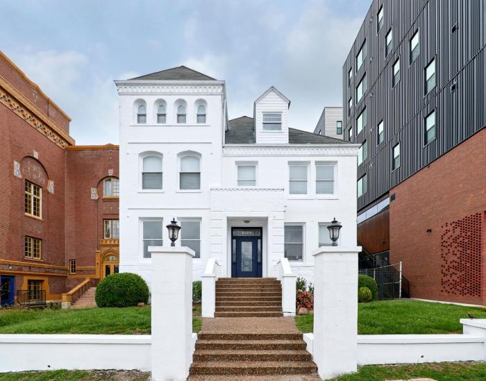 white house at grand central