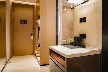 grand mercure yichang waitan