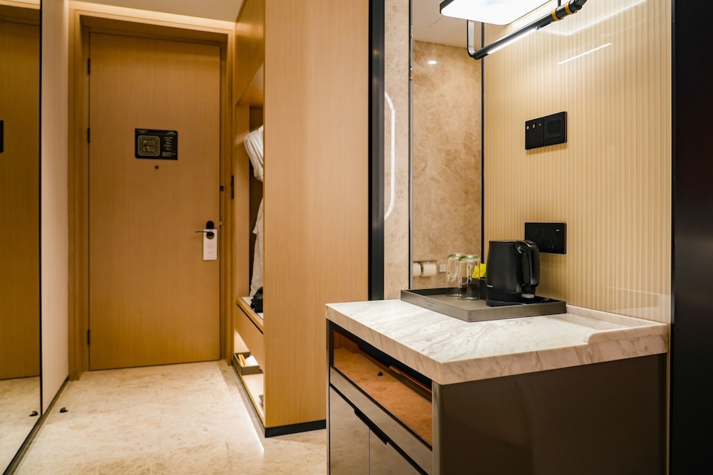 grand mercure yichang waitan