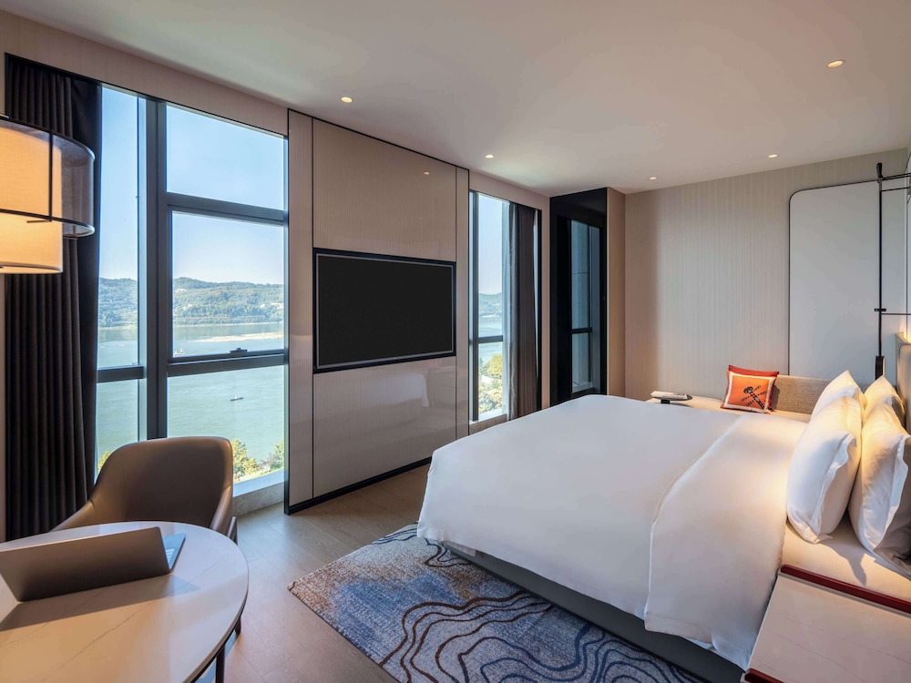 grand mercure yichang waitan