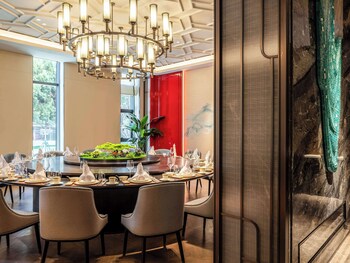 grand mercure yichang waitan