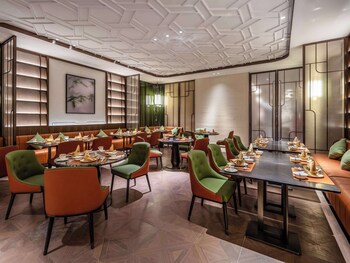 grand mercure yichang waitan