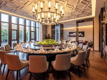 grand mercure yichang waitan