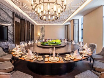 grand mercure yichang waitan