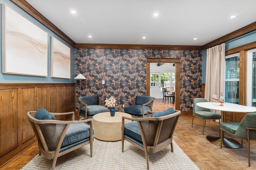 grape escape inn and suites