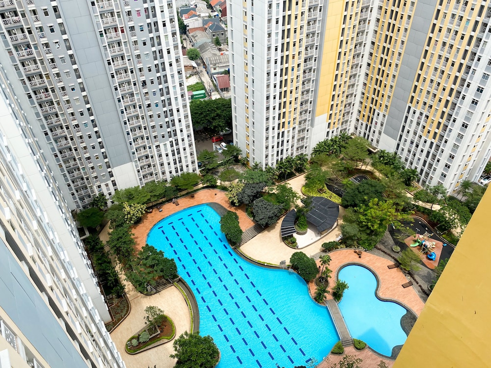 great deal studio at springlake summarecon bekasi apartment