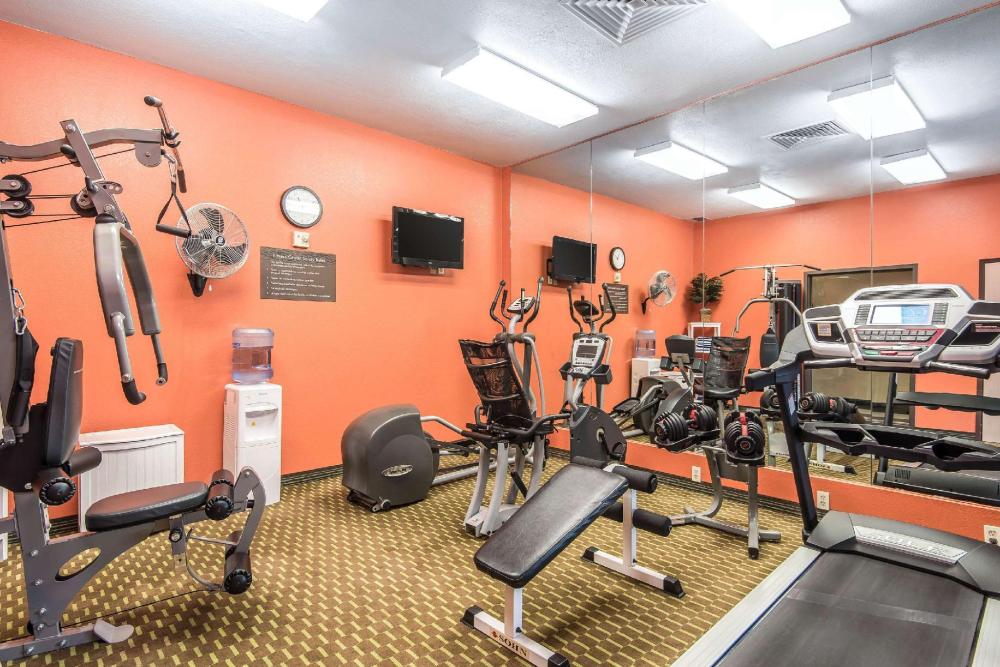 comfort inn and suites kansas city northeast