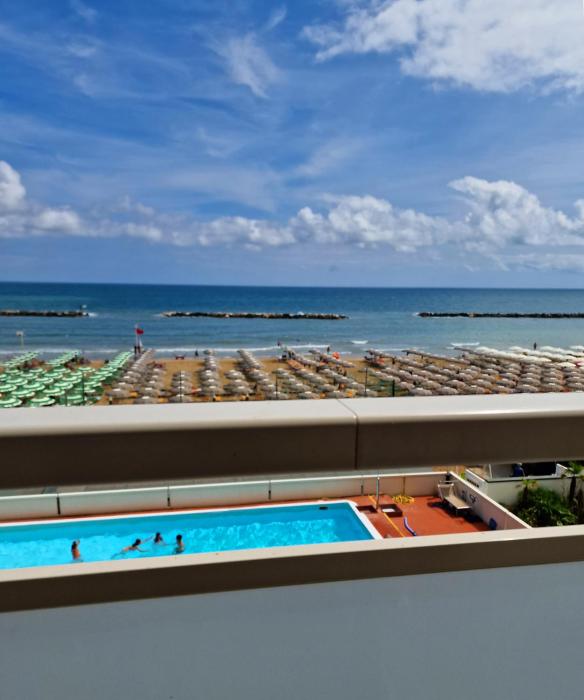 hotel embassy pesaro