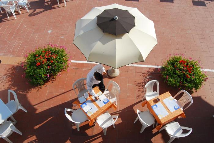 hotel embassy pesaro