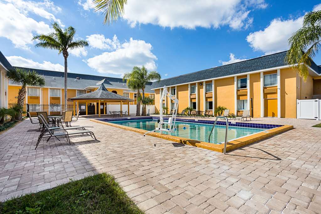 quality inn and suites heritage park