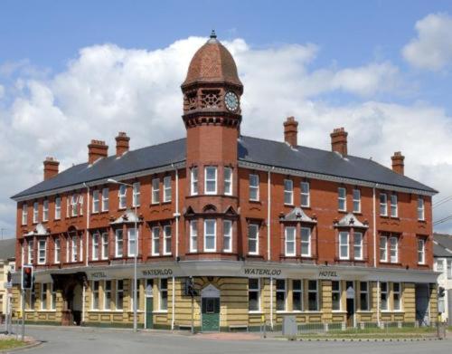 The Waterloo Hotel,113 Alexandra Road,3 star