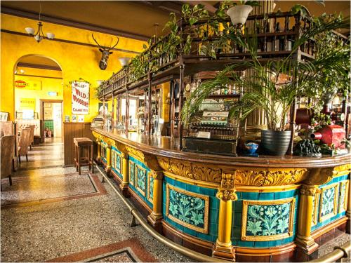 The Waterloo Hotel,113 Alexandra Road,3 star