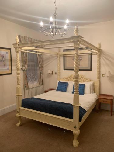 The Waterloo Hotel,113 Alexandra Road,3 star