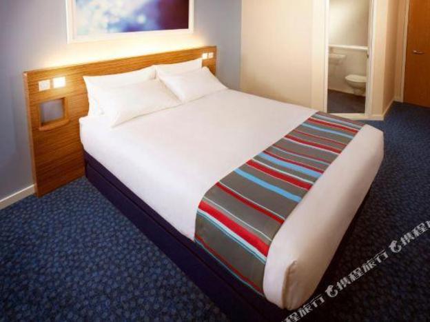 travelodge london ealing