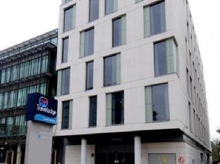 travelodge london ealing