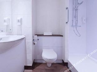 travelodge london ealing