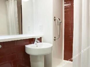 travelodge london ealing