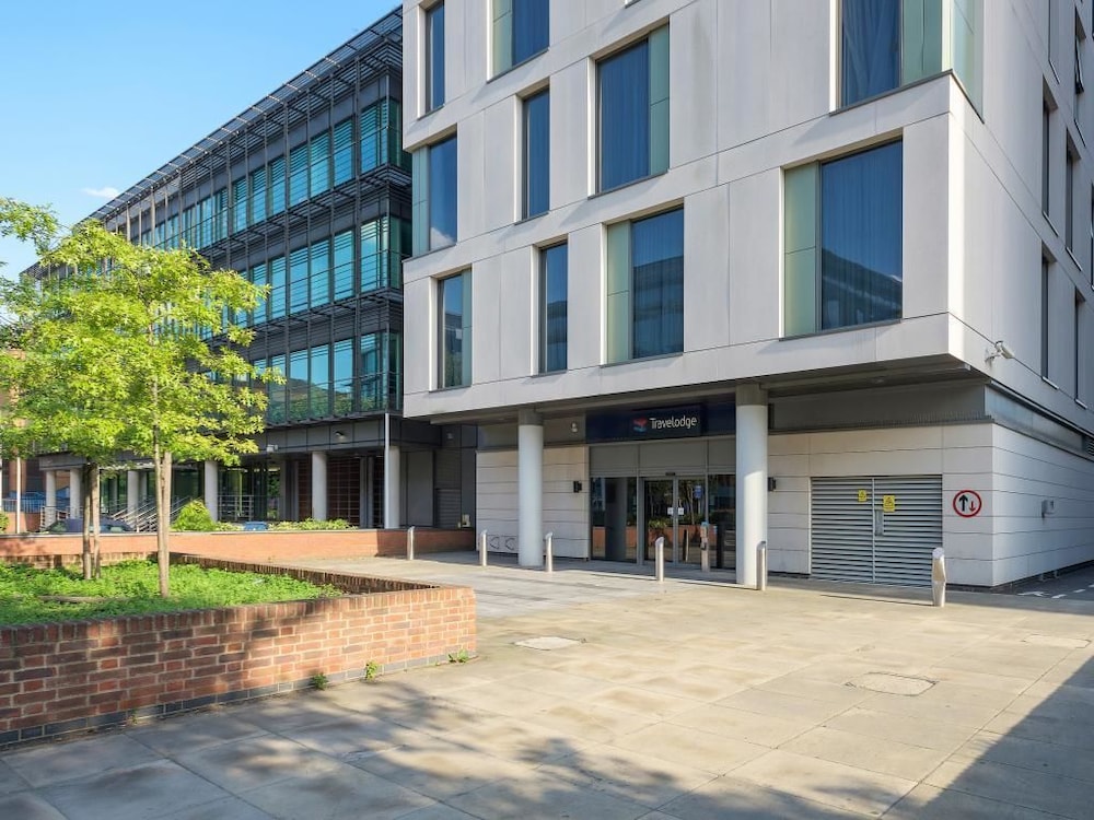 travelodge london ealing