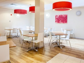 travelodge london ealing