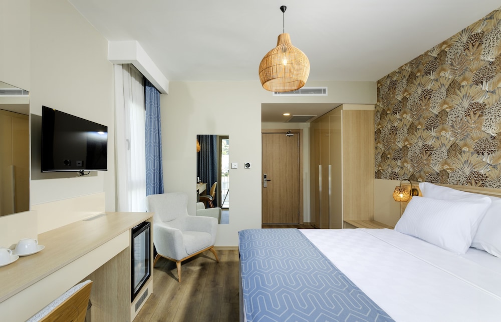 gulluk elegance otel