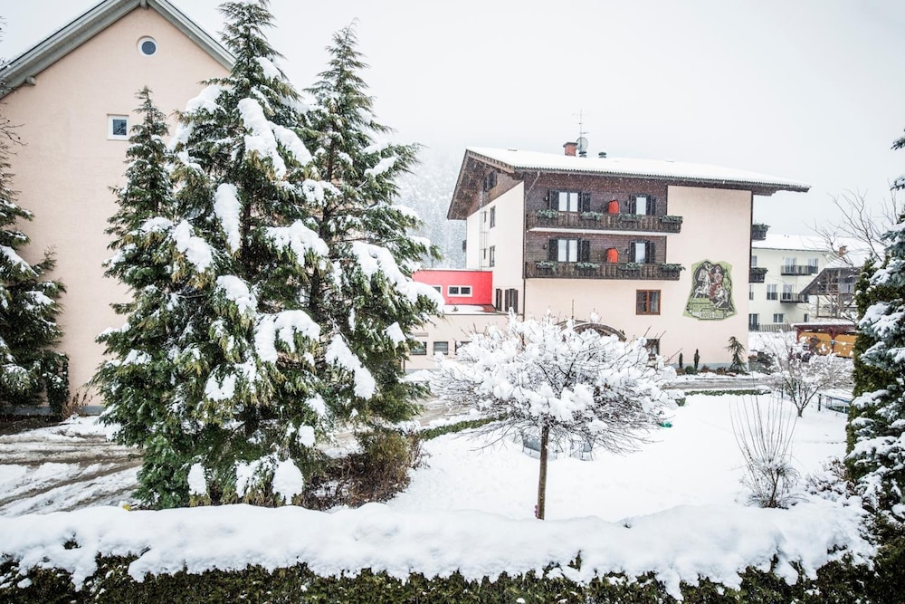 zur post and appartementhaus kern