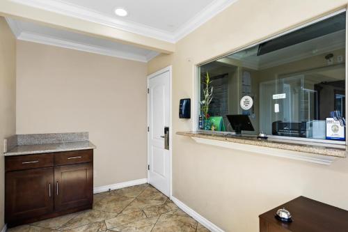 3Rd Avenue Inn,Fullerton>>Anaheim,2 star