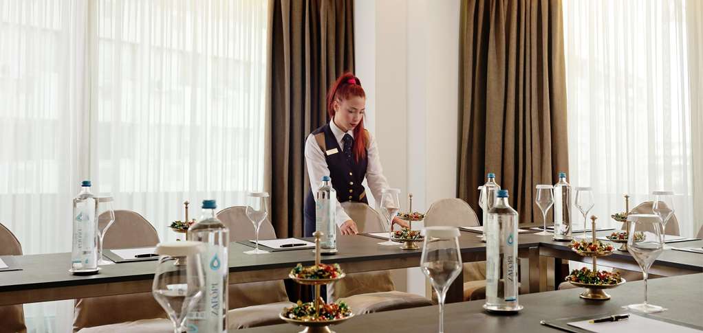 njv athens plaza hotel