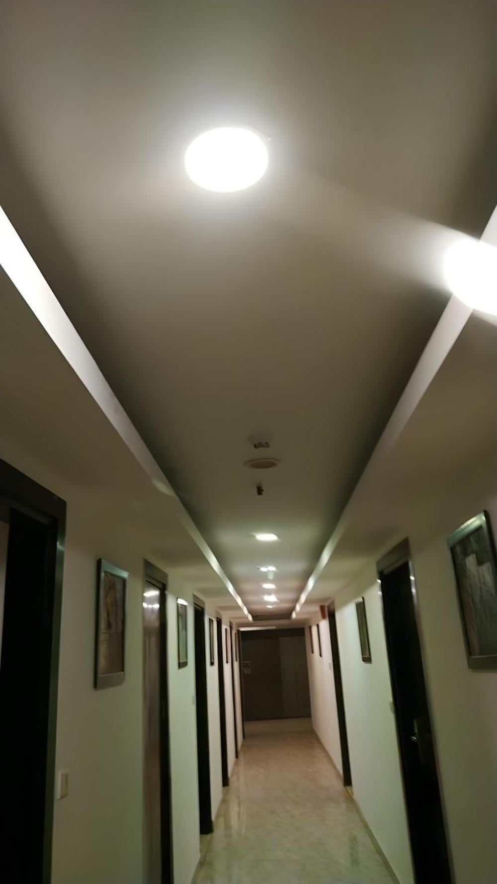 clarks inn kaushambi