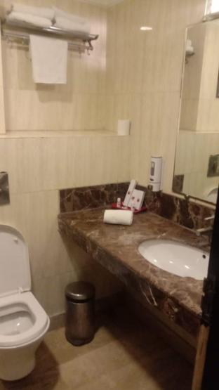 clarks inn kaushambi