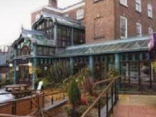 premier inn stockport central