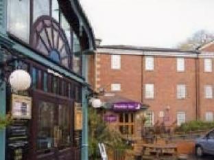 premier inn stockport central