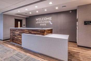 hampton inn and suites bakersfield central