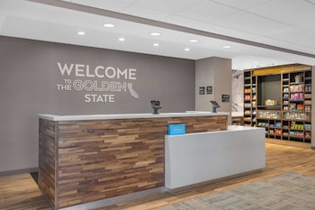 hampton inn and suites bakersfield central