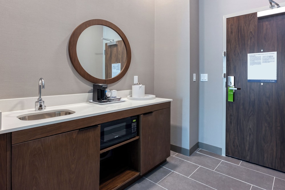 hampton inn and suites bakersfield central