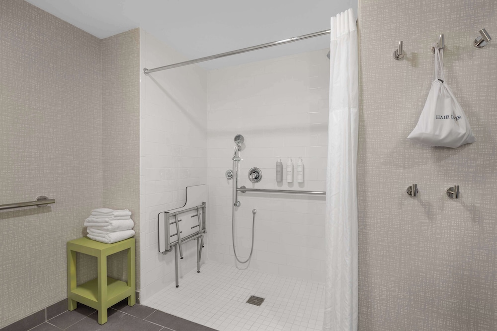 hampton inn and suites bakersfield central