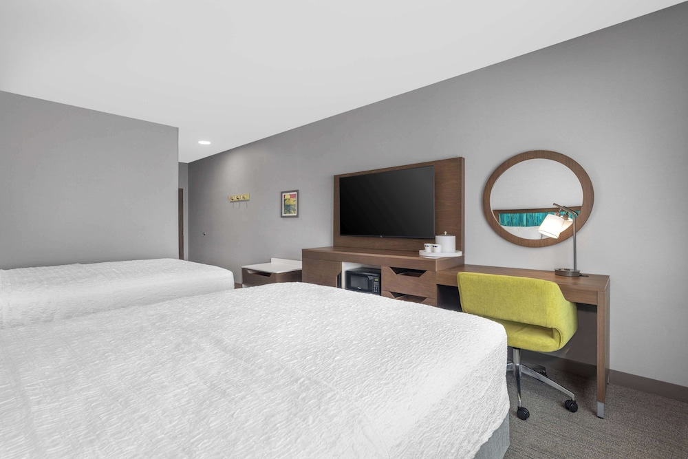 hampton inn and suites bakersfield central