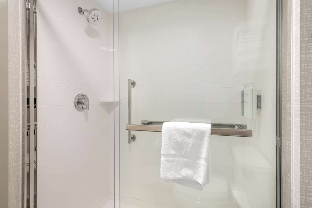 hampton inn and suites bakersfield central