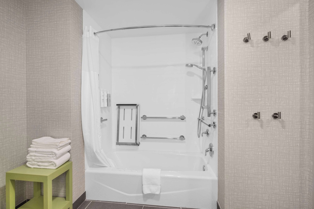 hampton inn and suites bakersfield central