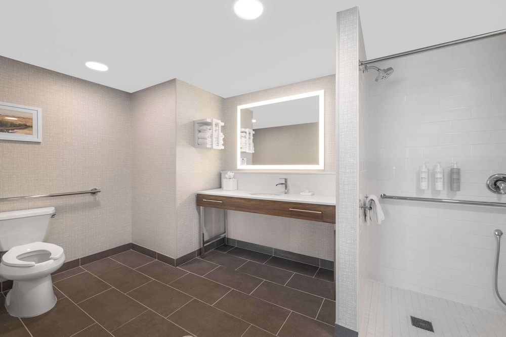 hampton inn and suites bakersfield central