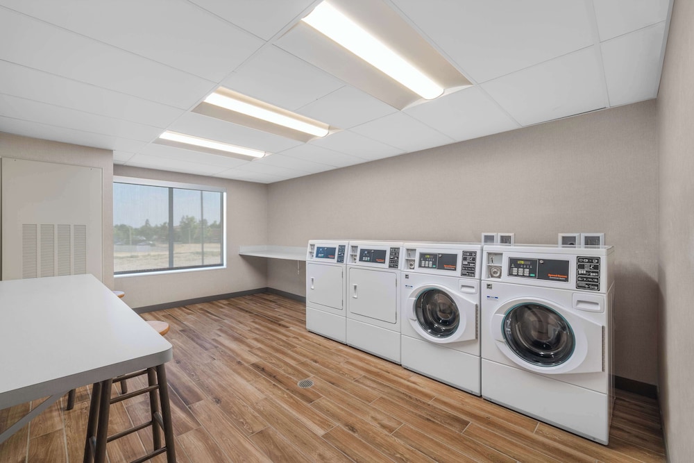 hampton inn and suites bakersfield central