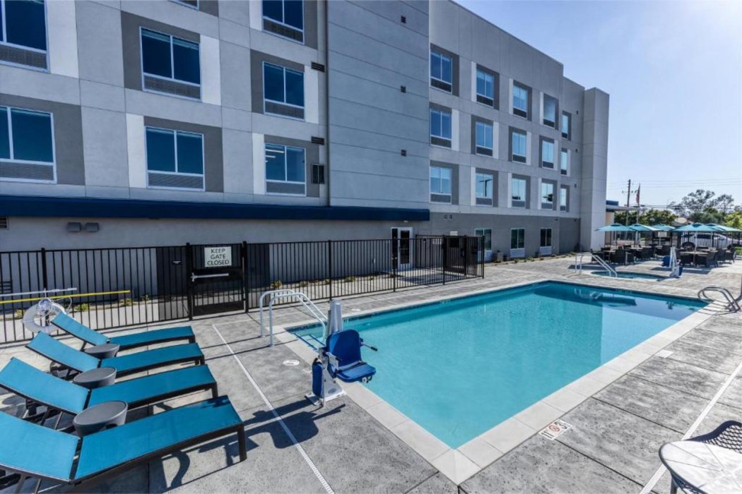 hampton inn and suites bakersfield central
