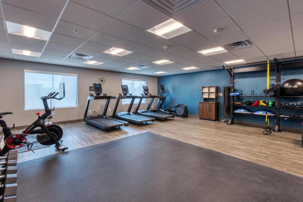 hampton inn and suites bakersfield central