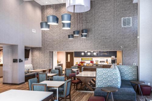 hampton inn and suites bakersfield central